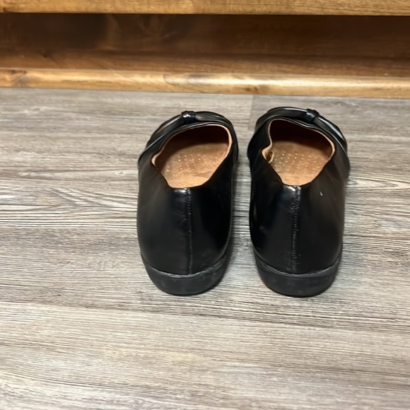 Black Flats-Size 6 - Picture 5 of 8